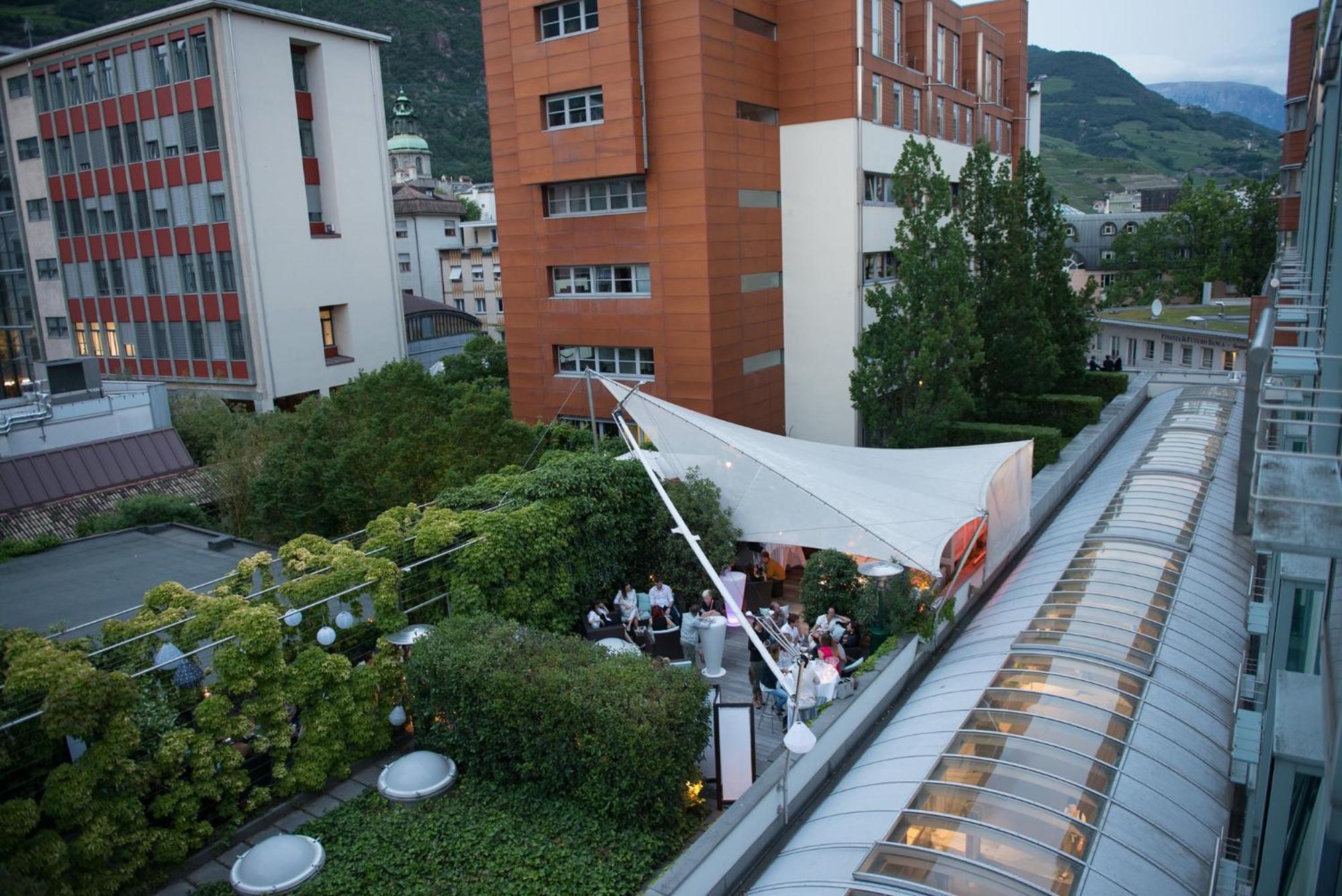 Hotel Greif, A Member Of Design Hotels Болзано Екстериор снимка