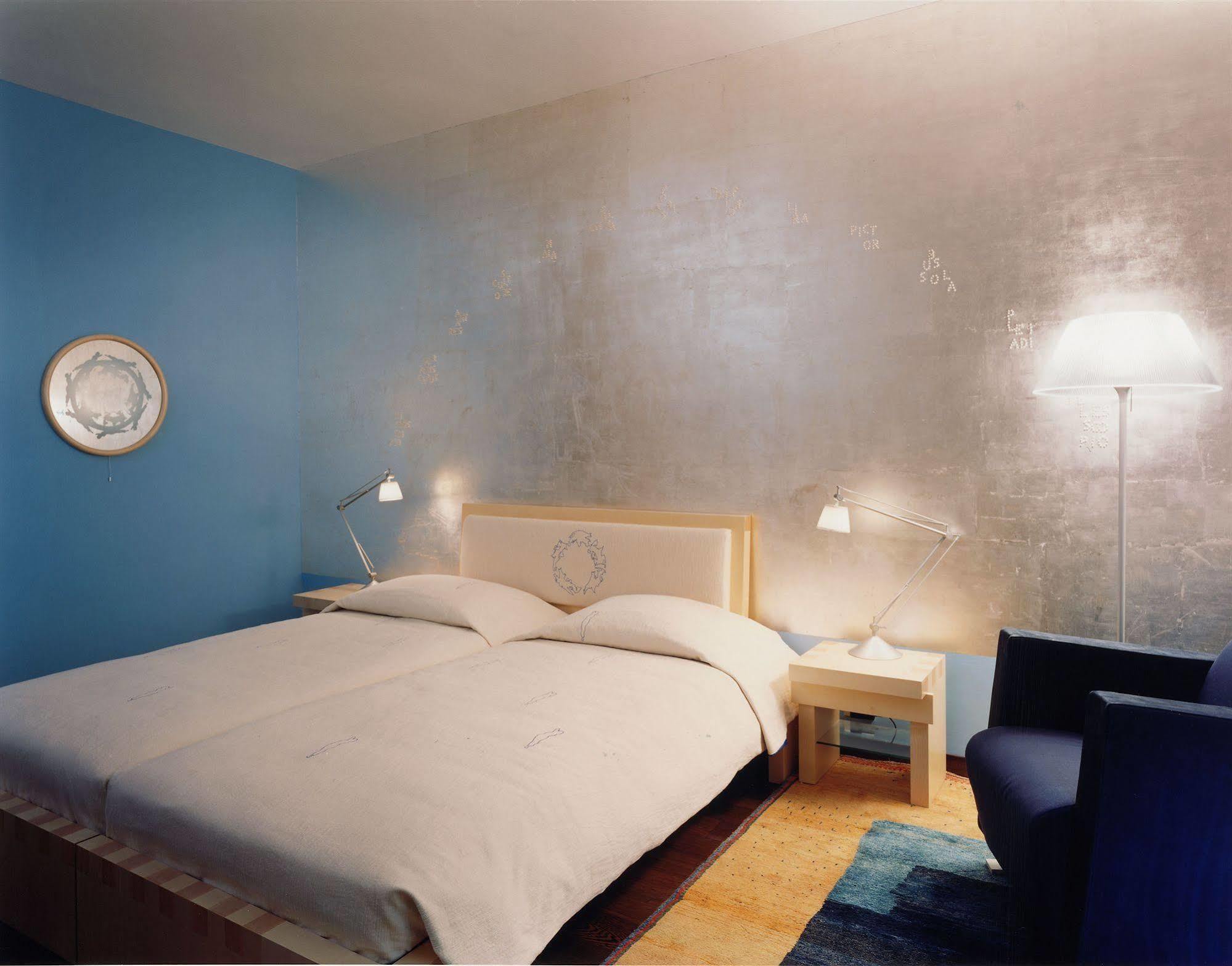 Hotel Greif, A Member Of Design Hotels Болзано Стая снимка