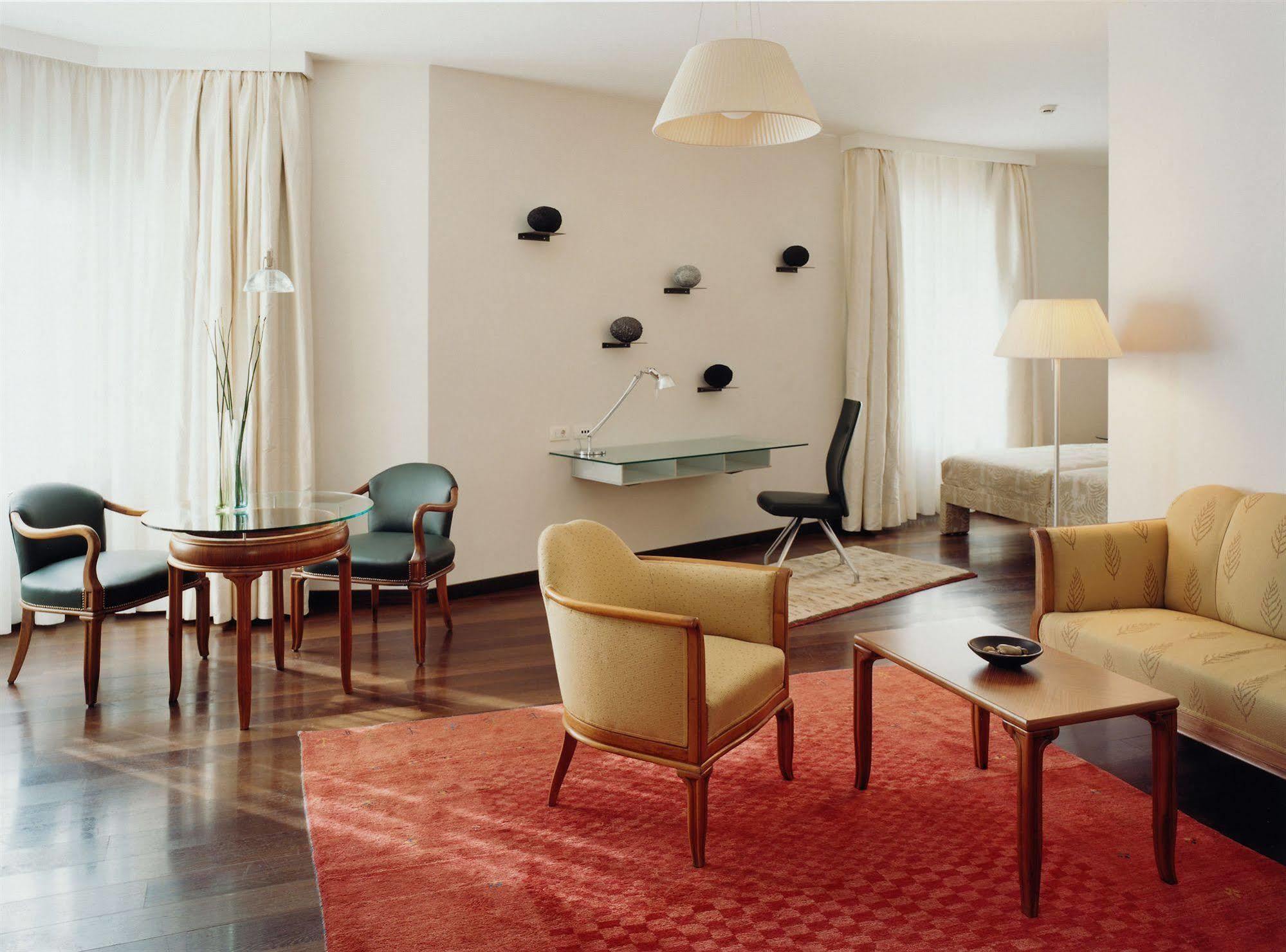 Hotel Greif, A Member Of Design Hotels Болзано Интериор снимка
