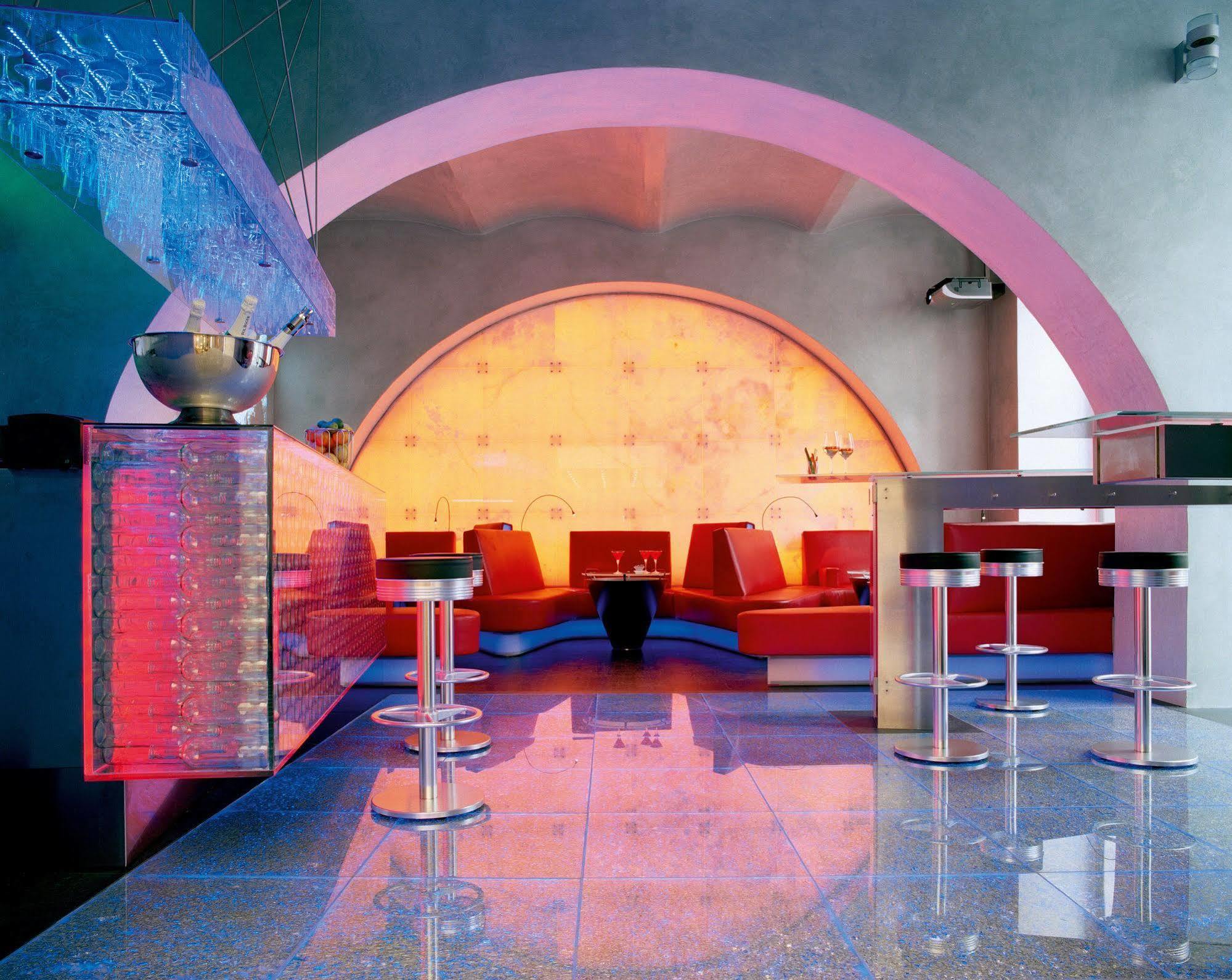 Hotel Greif, A Member Of Design Hotels Болзано Екстериор снимка