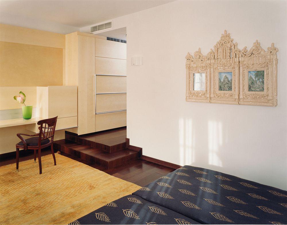 Hotel Greif, A Member Of Design Hotels Болзано Екстериор снимка